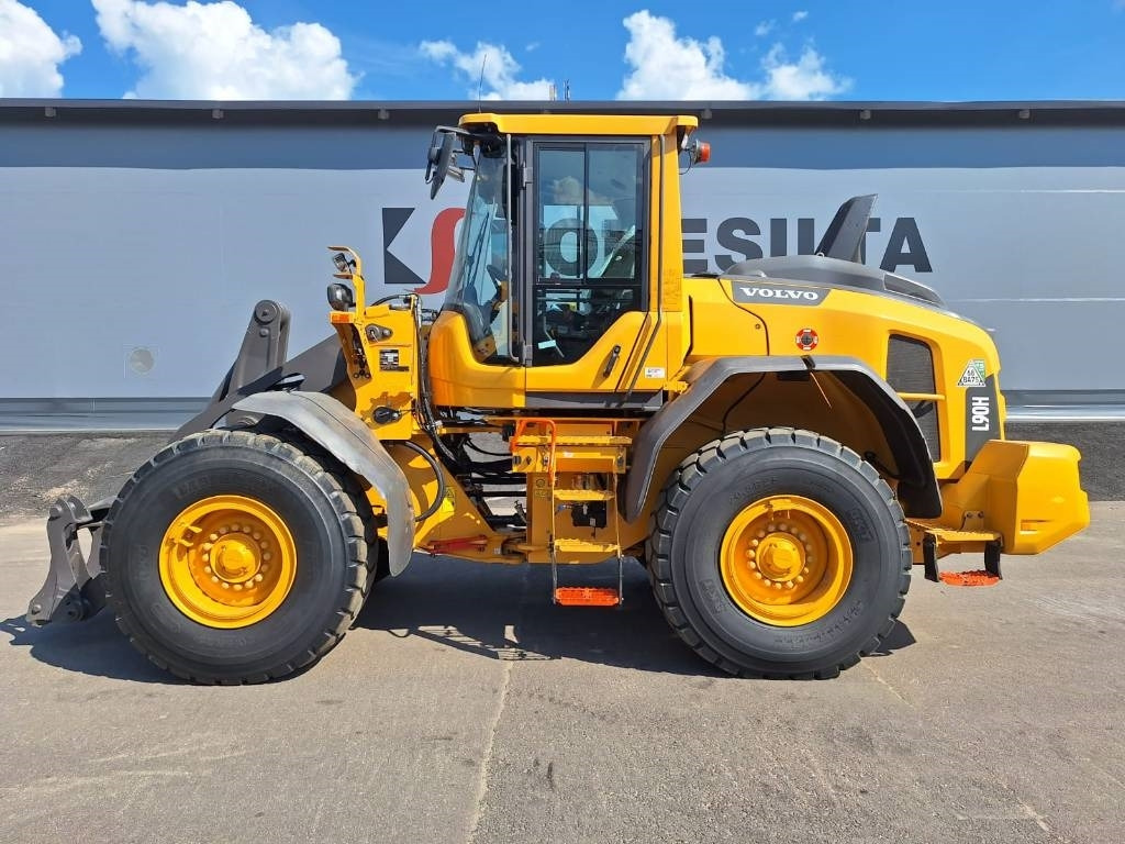 Volvo L90H - Gumikerekes homlokrakodó: 1 kép. Volvo L90H - Gumikerekes homlokrakodó: 1 kép.