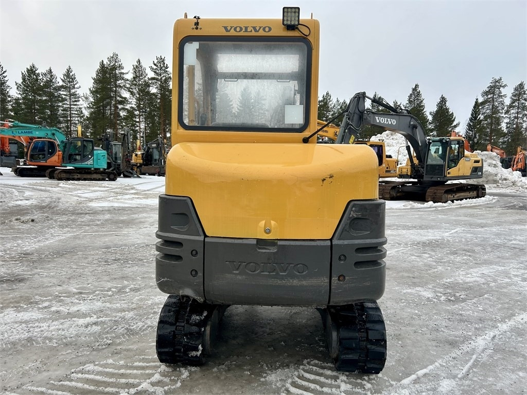 Volvo MYYTY! SOLD! EC25 KALLISTAJA, 2-KAUHAA - Minikotró: 3 kép. Volvo MYYTY! SOLD! EC25 KALLISTAJA, 2-KAUHAA - Minikotró: 3 kép.