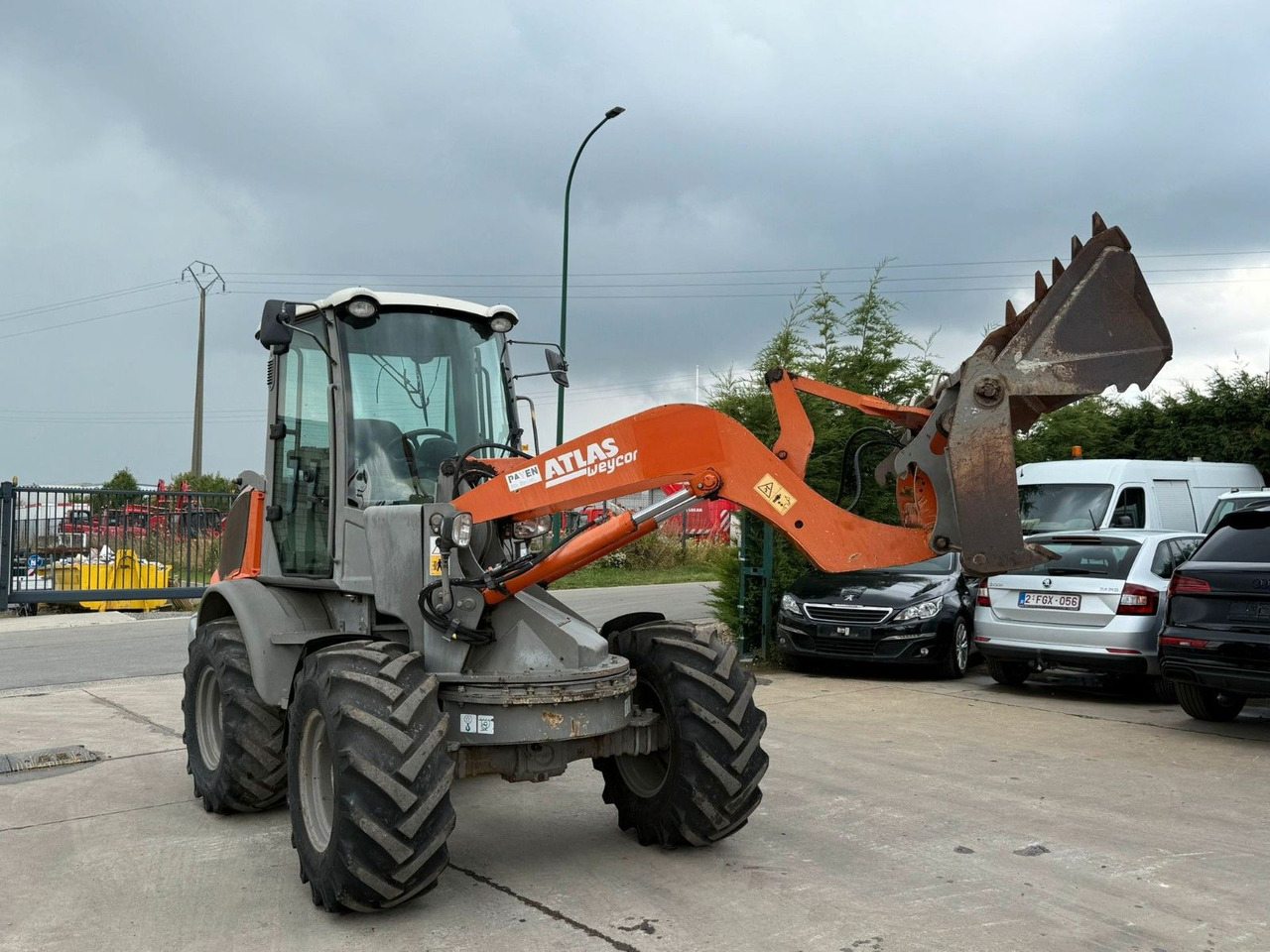 Atlas 75 e S. - Gumikerekes homlokrakodó: 1 kép. Atlas 75 e S. - Gumikerekes homlokrakodó: 1 kép.