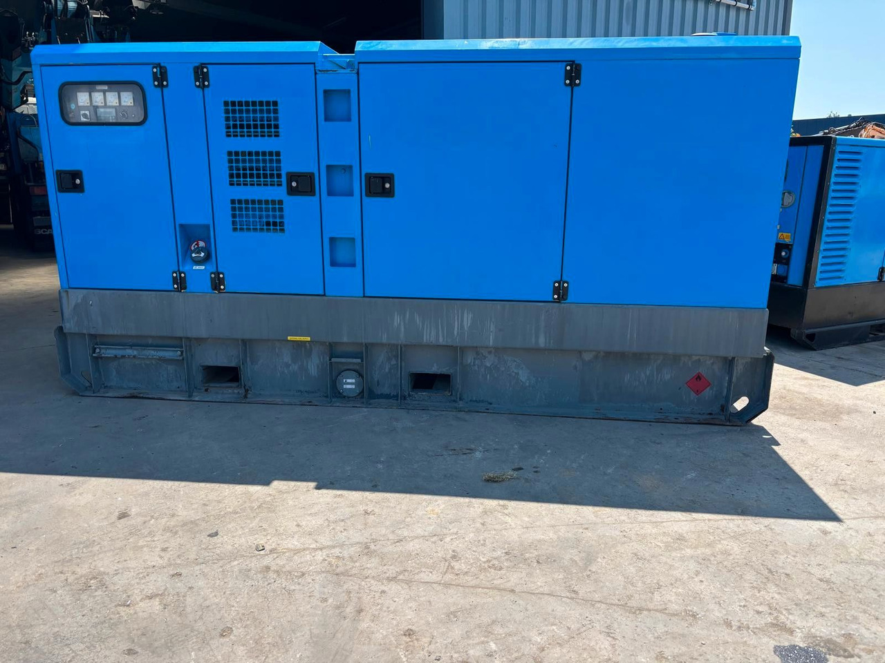 Atlas Copco Generator QAS 200kVa - Áramfejlesztő: 1 kép. Atlas Copco Generator QAS 200kVa - Áramfejlesztő: 1 kép.