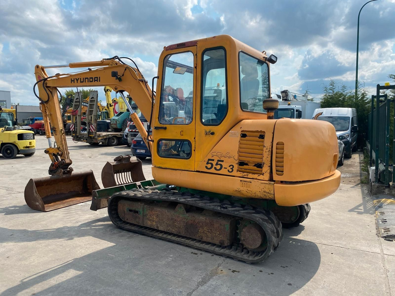 Hyundai Robex 55-3. 2 Löffel. - Minikotró: 2 kép. Hyundai Robex 55-3. 2 Löffel. - Minikotró: 2 kép.