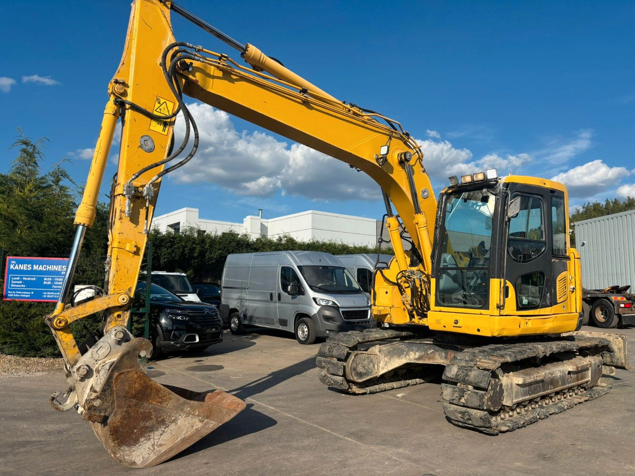 Komatsu PC138US-8. Klima. Hydr Schnelw. 2 Löffel. - Lánctalpas kotró: 2 kép. Komatsu PC138US-8. Klima. Hydr Schnelw. 2 Löffel. - Lánctalpas kotró: 2 kép.
