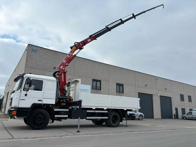 MAN 18-222. Kran HMF 18t/m Bj 2001. - Darus autó: 1 kép. MAN 18-222. Kran HMF 18t/m Bj 2001. - Darus autó: 1 kép.