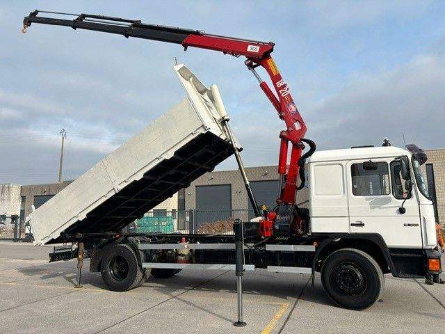 MAN 18-222. Kran HMF 18t/m Bj 2001. - Billenőplatós teherautó, Darus autó: 3 kép. MAN 18-222. Kran HMF 18t/m Bj 2001. - Billenőplatós teherautó, Darus autó: 3 kép.