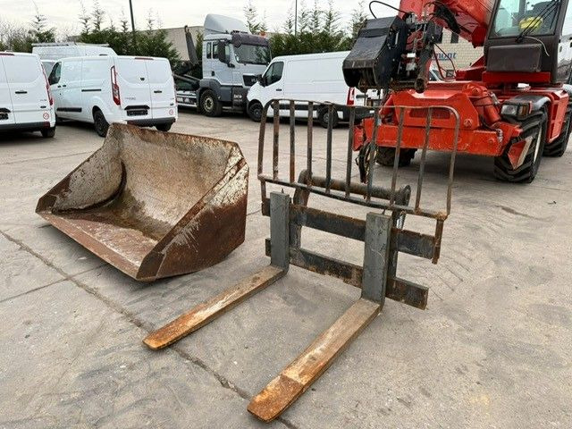 Teleszkópos rakodó Manitou 1850. Roto. 4x4x4. Winch remote.: 10 kép.