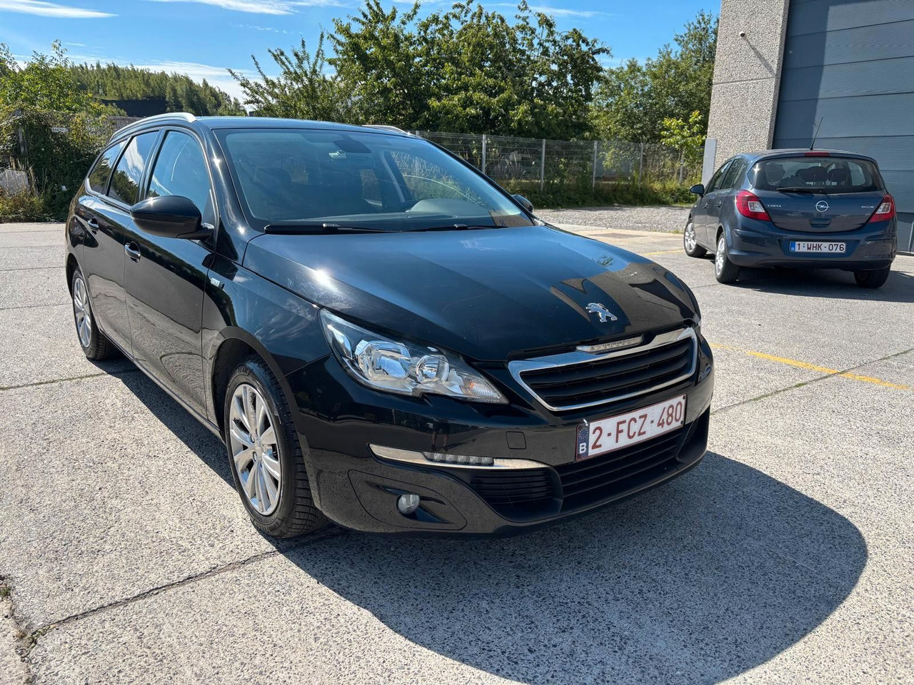 Peugeot 308 Klima. Kamera. Navi. Tempomat - Kombi: 3 kép. Peugeot 308 Klima. Kamera. Navi. Tempomat - Kombi: 3 kép.