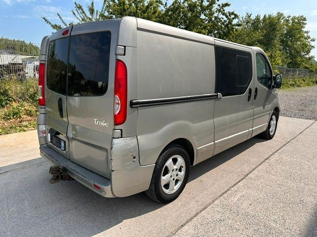 Renault Trafic dCi150. Doka. Klima. Navi. Tempomat. - Kis furgon, Duplakabinos kisteherautó: 4 kép. Renault Trafic dCi150. Doka. Klima. Navi. Tempomat. - Kis furgon, Duplakabinos kisteherautó: 4 kép.