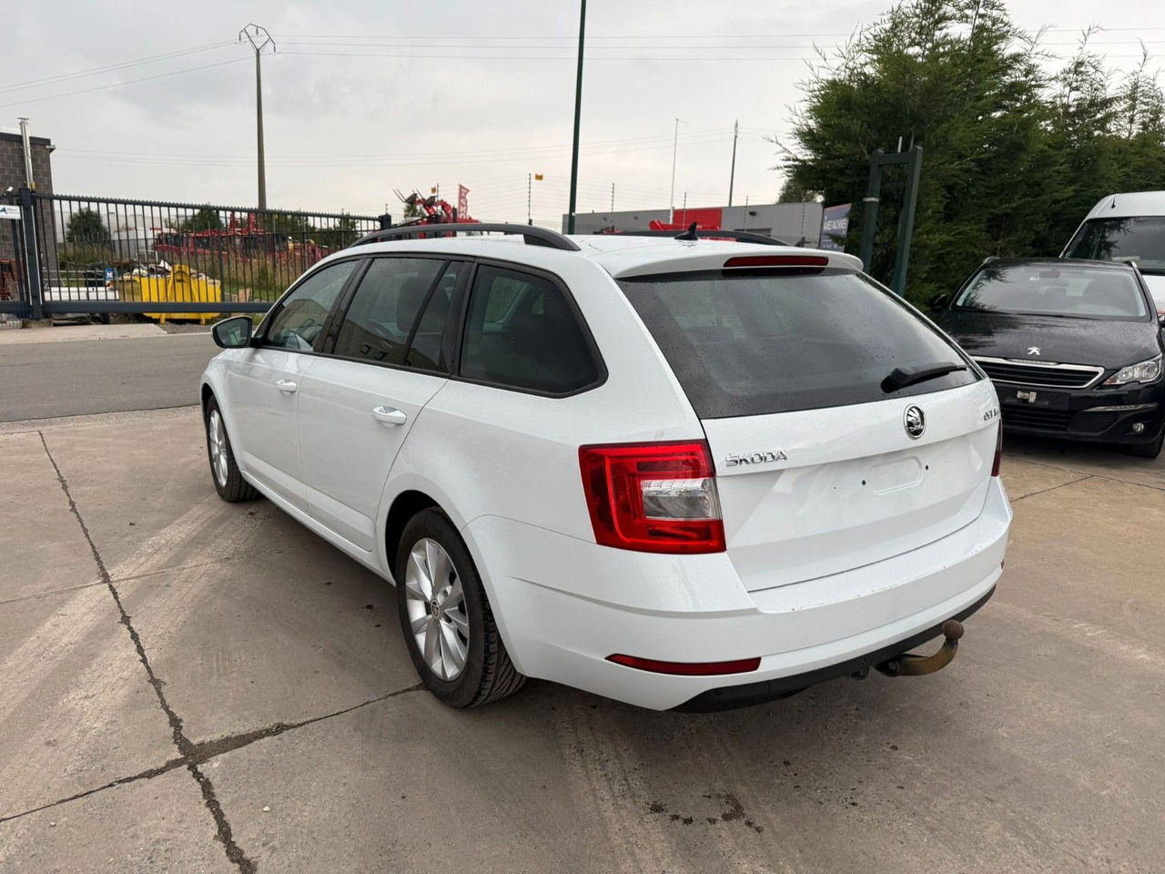 Skoda Octavia 1.6 TDI Klima. Navi. Tempomat. - Kombi: 3 kép. Skoda Octavia 1.6 TDI Klima. Navi. Tempomat. - Kombi: 3 kép.
