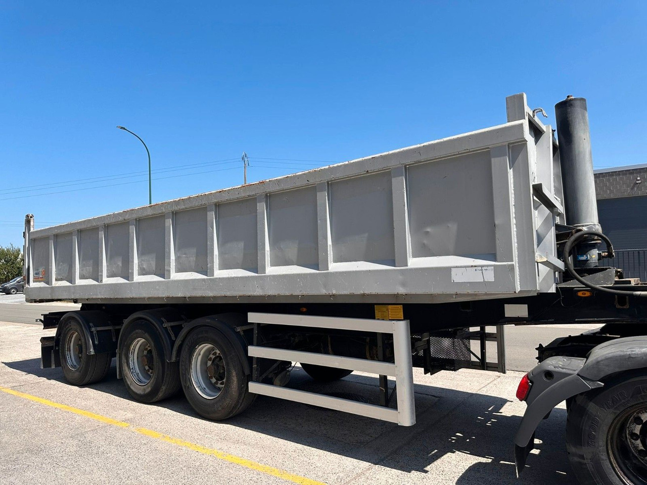 Turbo's Hoet Kipper. 3 Achsen. - Félpótkocsi billenőplatós: 1 kép. Turbo's Hoet Kipper. 3 Achsen. - Félpótkocsi billenőplatós: 1 kép.