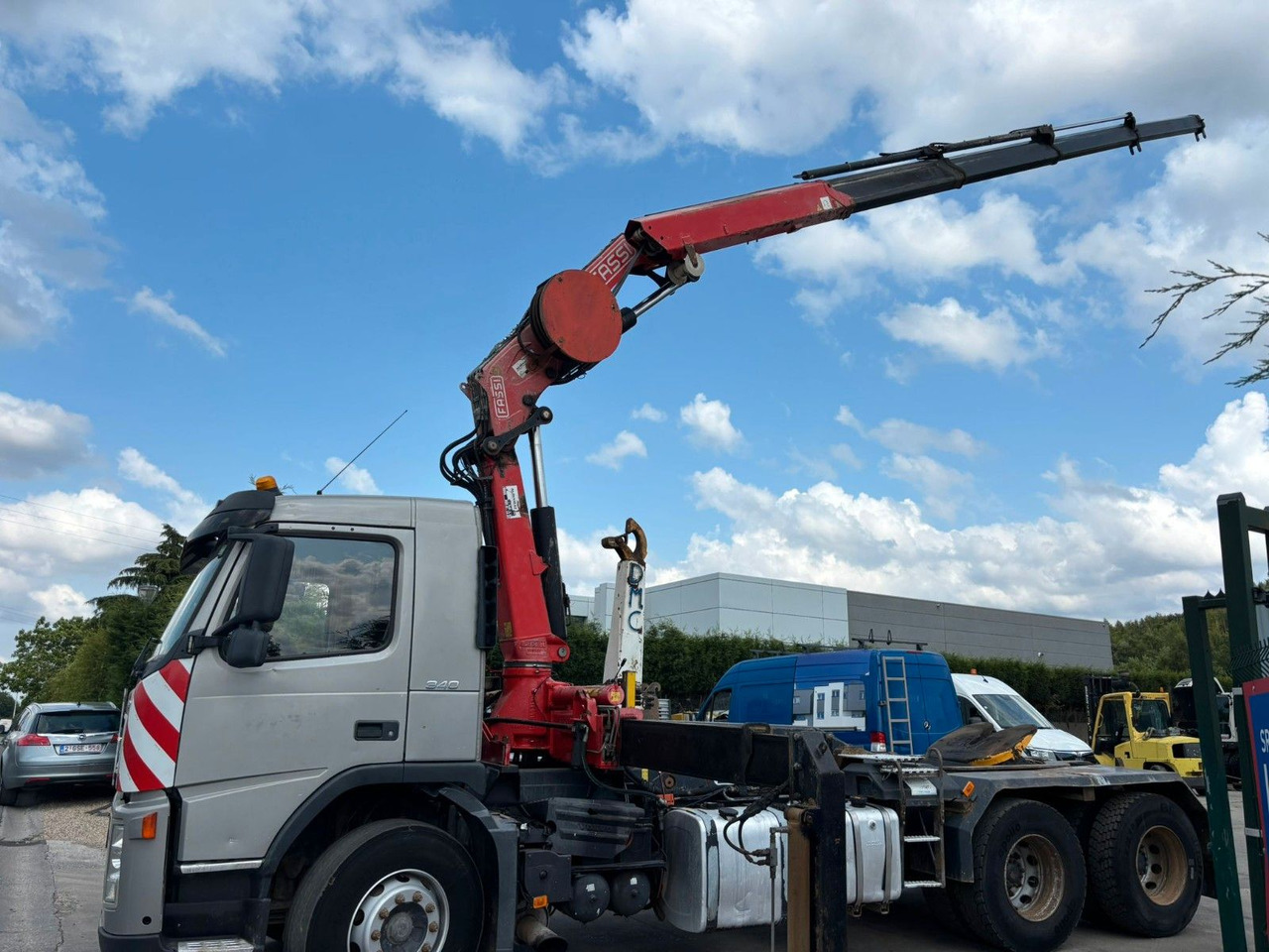 Volvo 6x4. Fassi F195A. Abroll. Funk. Tempomat. - Darus autó: 4 kép. Volvo 6x4. Fassi F195A. Abroll. Funk. Tempomat. - Darus autó: 4 kép.