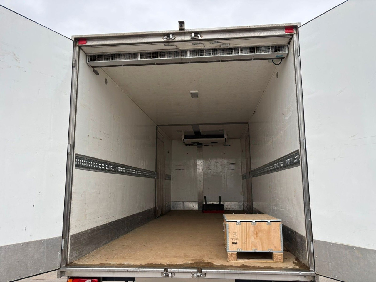 Volvo FL 250. Carrier Supra -20°. EU5. Motor Defekt. - Hűtős teherautó: 4 kép. Volvo FL 250. Carrier Supra -20°. EU5. Motor Defekt. - Hűtős teherautó: 4 kép.