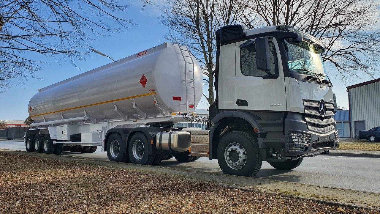 Sievering 40000 LITRE ADR FUEL TANK SEMI-TRAILER FOR MERCEDES ACTROS - Tartályos félpótkocsi: 1 kép. Sievering 40000 LITRE ADR FUEL TANK SEMI-TRAILER FOR MERCEDES ACTROS - Tartályos félpótkocsi: 1 kép.