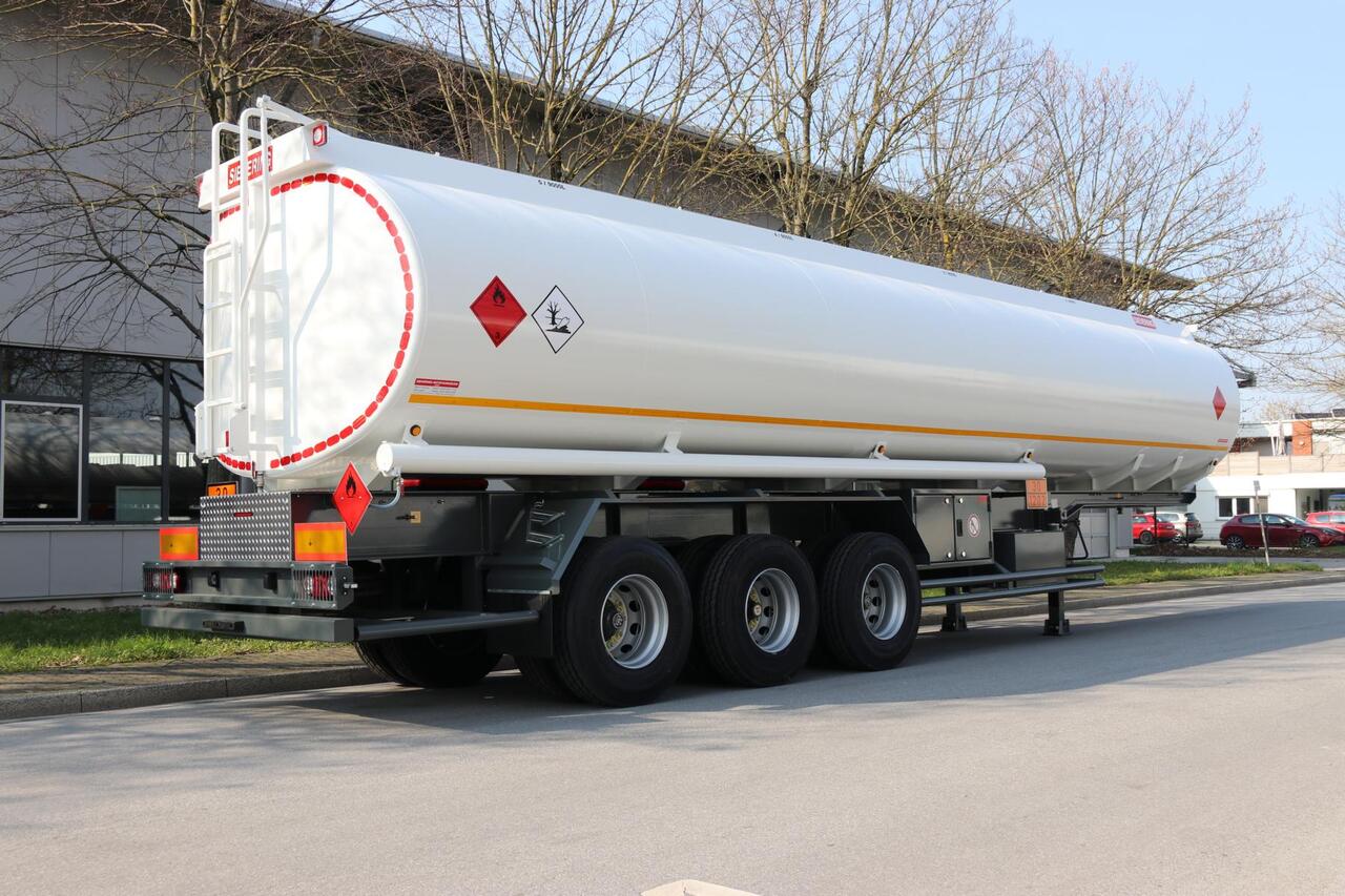 Sievering 45000 LITRES ADR SEMI REMORQUE CITERNE DE CARBURANT - Tartályos félpótkocsi: 2 kép. Sievering 45000 LITRES ADR SEMI REMORQUE CITERNE DE CARBURANT - Tartályos félpótkocsi: 2 kép.