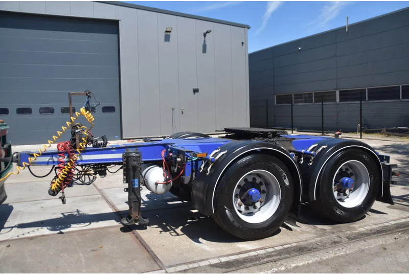 Floor FLMA-18 - DOLLY - BPW AXLES - DRUM BRAKES - CENTRAL LUBRICATION - WABCO SMARTBOARD - - Dolly pótkocsi: 1 kép. Floor FLMA-18 - DOLLY - BPW AXLES - DRUM BRAKES - CENTRAL LUBRICATION - WABCO SMARTBOARD - - Dolly pótkocsi: 1 kép.