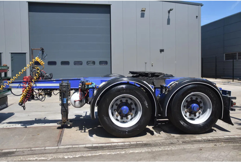 Floor FLMA-18 - DOLLY - BPW AXLES - DRUM BRAKES - CENTRAL LUBRICATION - WABCO SMARTBOARD - - Dolly pótkocsi: 2 kép. Floor FLMA-18 - DOLLY - BPW AXLES - DRUM BRAKES - CENTRAL LUBRICATION - WABCO SMARTBOARD - - Dolly pótkocsi: 2 kép.