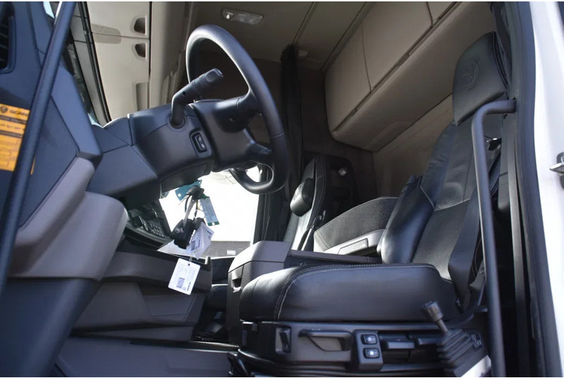 Scania R 460 NGS 6x4NB - SUPER - FULL AIR - RETARDER - 148 TKM - PARK. AIRCO - HYDRAULIC SYSTEM - LED - LEATHER SEATS - EXCELLENT CONDI - Nyergesvontató: 4 kép. Scania R 460 NGS 6x4NB - SUPER - FULL AIR - RETARDER - 148 TKM - PARK. AIRCO - HYDRAULIC SYSTEM - LED - LEATHER SEATS - EXCELLENT CONDI - Nyergesvontató: 4 kép.