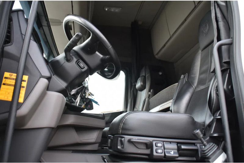 Scania R 460 NGS 6x4NB - SUPER - FULL AIR - RETARDER - 148 TKM - PARK. AIRCO - HYDRAULIC SYSTEM - LED - LEATHER SEATS - EXCELLENT CONDI - Nyergesvontató: 4 kép. Scania R 460 NGS 6x4NB - SUPER - FULL AIR - RETARDER - 148 TKM - PARK. AIRCO - HYDRAULIC SYSTEM - LED - LEATHER SEATS - EXCELLENT CONDI - Nyergesvontató: 4 kép.