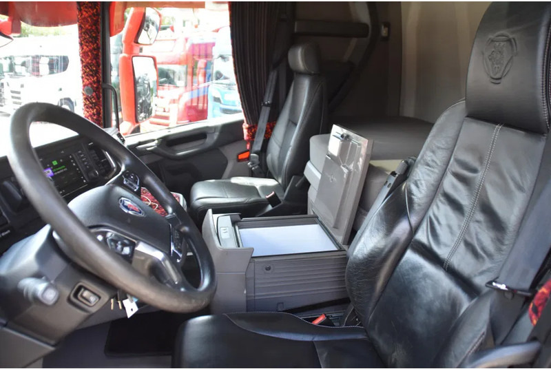 Scania R450 NGS 4x2NB - RETARDER - FULL AIR - PARK. AIRCO - PTO - LEATHER SEATS - 2 x FUEL TANKS - EXCELLENT CONDITION - - Nyergesvontató: 5 kép. Scania R450 NGS 4x2NB - RETARDER - FULL AIR - PARK. AIRCO - PTO - LEATHER SEATS - 2 x FUEL TANKS - EXCELLENT CONDITION - - Nyergesvontató: 5 kép.