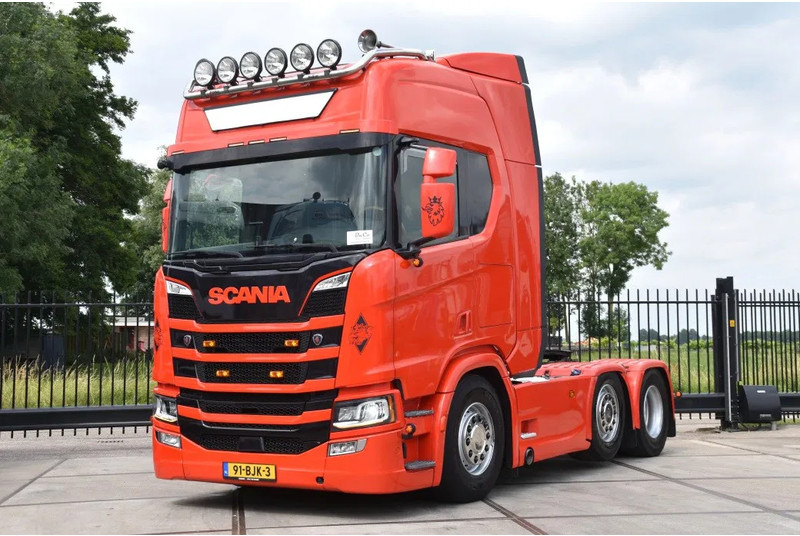 Scania R450 NGS 6x2/4NB - RETARDER - FULL AIR - 748 TKM - LEATHER SEATS - NAVI - 2 x FUEL TANKS - LED LIGHTS - - Nyergesvontató: 2 kép. Scania R450 NGS 6x2/4NB - RETARDER - FULL AIR - 748 TKM - LEATHER SEATS - NAVI - 2 x FUEL TANKS - LED LIGHTS - - Nyergesvontató: 2 kép.