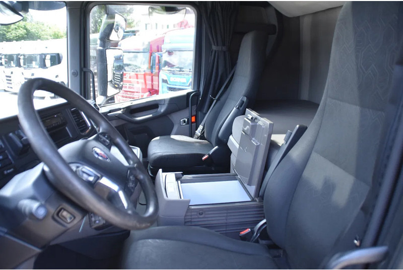 Scania S450 NGS 4x2NB - RETARDER - 746 TKM - FULL AIR - AIRCO - 2 x FUEL TANKS - TOP CONDITION - - Nyergesvontató: 5 kép. Scania S450 NGS 4x2NB - RETARDER - 746 TKM - FULL AIR - AIRCO - 2 x FUEL TANKS - TOP CONDITION - - Nyergesvontató: 5 kép.