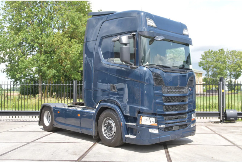 Scania S450 NGS 4x2NB - RETARDER - 746 TKM - FULL AIR - AIRCO - 2 x FUEL TANKS - TOP CONDITION - - Nyergesvontató: 1 kép. Scania S450 NGS 4x2NB - RETARDER - 746 TKM - FULL AIR - AIRCO - 2 x FUEL TANKS - TOP CONDITION - - Nyergesvontató: 1 kép.