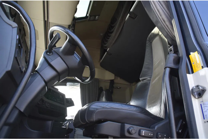 Volvo FH 16.750 Globetrotter XL 6x2 - RETARDER - FULL AIR - PARK. AIRCO - DYNAMIC STEERING - SLIDING FIFTH WHEEL - ALCOA'S - TOP CONDI - Nyergesvontató: 4 kép. Volvo FH 16.750 Globetrotter XL 6x2 - RETARDER - FULL AIR - PARK. AIRCO - DYNAMIC STEERING - SLIDING FIFTH WHEEL - ALCOA'S - TOP CONDI - Nyergesvontató: 4 kép.