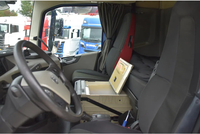 Volvo FH 500 Globetrotter 6x2/4 - EURO 6 - 769 TKM - AIRCO - 2 x FUEL TANKS - TOP CONDITION - - Nyergesvontató: 5 kép. Volvo FH 500 Globetrotter 6x2/4 - EURO 6 - 769 TKM - AIRCO - 2 x FUEL TANKS - TOP CONDITION - - Nyergesvontató: 5 kép.