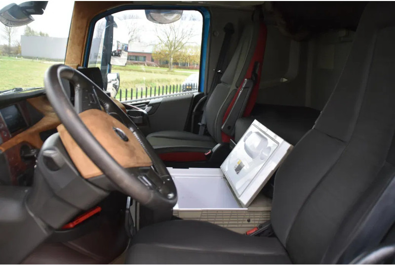 Volvo FH 540 Globe 6x2/4 - 633 TKM - HYDRAULICS - PTO - 2 BEDS - XENON - GOOD CONDITION - - Nyergesvontató: 5 kép. Volvo FH 540 Globe 6x2/4 - 633 TKM - HYDRAULICS - PTO - 2 BEDS - XENON - GOOD CONDITION - - Nyergesvontató: 5 kép.