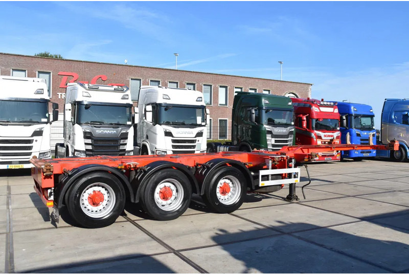 Pacton T3-010 - BPW AXLES - 2 x LIFT AXLE - 2 x EXTENDABLE - DRUM BRAKES - GOOD CONDITION - - Félpótkocsi cserefelépítményes: 2 kép. Pacton T3-010 - BPW AXLES - 2 x LIFT AXLE - 2 x EXTENDABLE - DRUM BRAKES - GOOD CONDITION - - Félpótkocsi cserefelépítményes: 2 kép.
