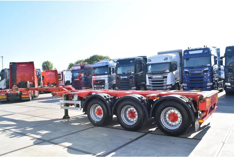 Pacton T3-010 - BPW AXLES - 2 x LIFT AXLE - 2 x EXTENDABLE - DRUM BRAKES - GOOD CONDITION - - Félpótkocsi cserefelépítményes: 4 kép. Pacton T3-010 - BPW AXLES - 2 x LIFT AXLE - 2 x EXTENDABLE - DRUM BRAKES - GOOD CONDITION - - Félpótkocsi cserefelépítményes: 4 kép.