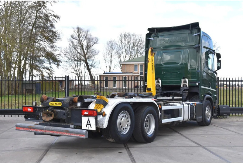 Scania S500 NGS 6x2*4 - HOOKLIFT SYSTEM - RETARDER - PARK. AIRCO - WHEELBASE: 475 CM - PTO - GOOD CONDITION - - Horgos rakodó teherautó: 3 kép. Scania S500 NGS 6x2*4 - HOOKLIFT SYSTEM - RETARDER - PARK. AIRCO - WHEELBASE: 475 CM - PTO - GOOD CONDITION - - Horgos rakodó teherautó: 3 kép.