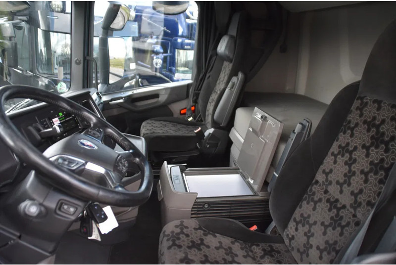 Scania S500 NGS 6x2*4 - HOOKLIFT SYSTEM - RETARDER - PARK. AIRCO - WHEELBASE: 475 CM - PTO - GOOD CONDITION - - Horgos rakodó teherautó: 5 kép. Scania S500 NGS 6x2*4 - HOOKLIFT SYSTEM - RETARDER - PARK. AIRCO - WHEELBASE: 475 CM - PTO - GOOD CONDITION - - Horgos rakodó teherautó: 5 kép.