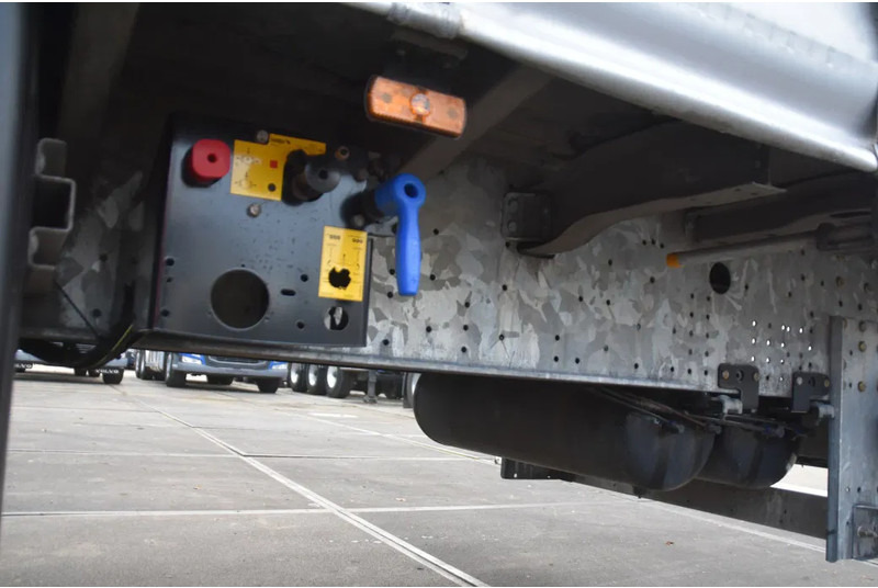 Schmitz Cargobull SCB*S3T - COIL - GALVANIZED - SLIDING CURTAINS/ROOF - DISC BRAKES - TOP CONDITION - - Ponyvás félpótkocsi: 5 kép. Schmitz Cargobull SCB*S3T - COIL - GALVANIZED - SLIDING CURTAINS/ROOF - DISC BRAKES - TOP CONDITION - - Ponyvás félpótkocsi: 5 kép.