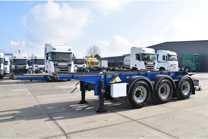 Van Hool A3C002 - ADR FL - 20 FT SWAP - LIFT AXLE - BPW AXLES - DISC BRAKES - 3180 KG EMPTY WEIGHT ! - Félpótkocsi cserefelépítményes: 5 kép. Van Hool A3C002 - ADR FL - 20 FT SWAP - LIFT AXLE - BPW AXLES - DISC BRAKES - 3180 KG EMPTY WEIGHT ! - Félpótkocsi cserefelépítményes: 5 kép.