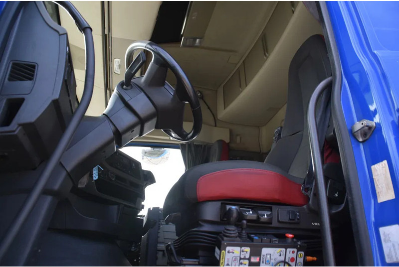 Volvo FH 460 6x2*4 - PALFINGER HOOKLIFT - 841 TKM - PARK. AIRCO - WHEELBASE: 480 CM - PTO - TOP CONDITION - - Horgos rakodó teherautó: 4 kép. Volvo FH 460 6x2*4 - PALFINGER HOOKLIFT - 841 TKM - PARK. AIRCO - WHEELBASE: 480 CM - PTO - TOP CONDITION - - Horgos rakodó teherautó: 4 kép.