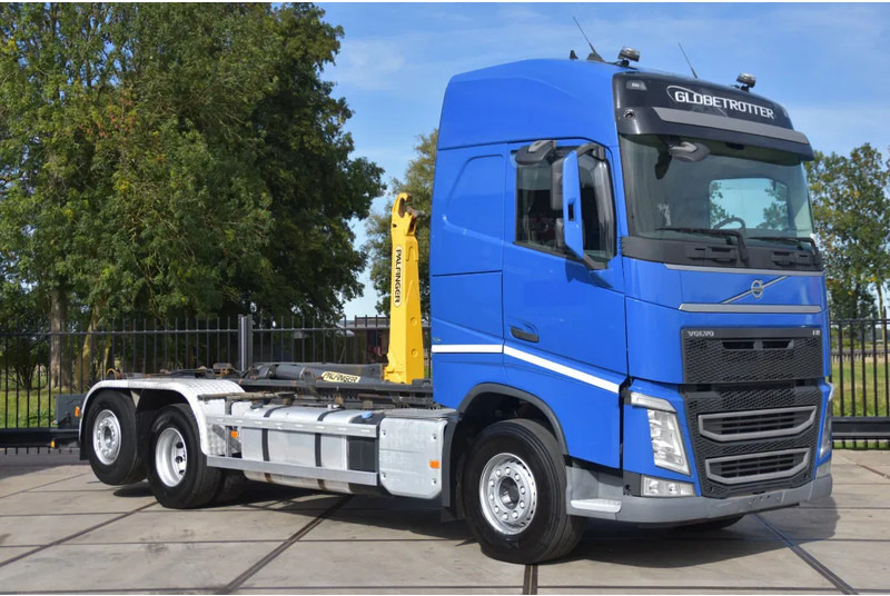Volvo FH 460 6x2*4 - PALFINGER HOOKLIFT - 841 TKM - PARK. AIRCO - WHEELBASE: 480 CM - PTO - TOP CONDITION - - Horgos rakodó teherautó: 2 kép. Volvo FH 460 6x2*4 - PALFINGER HOOKLIFT - 841 TKM - PARK. AIRCO - WHEELBASE: 480 CM - PTO - TOP CONDITION - - Horgos rakodó teherautó: 2 kép.
