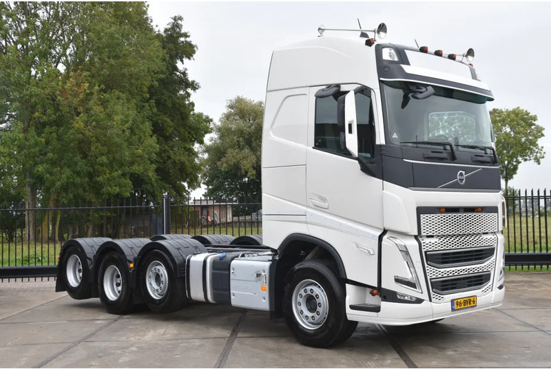 Volvo FH 500 Globe 8x2/4 - 147 TKM - PARK. AIRCO - 10 TONS FRONT AXLE - LEATHER SEATS - PTO - LED LIGHTS - TOP CONDITION - - Alvaz teherautó: 1 kép. Volvo FH 500 Globe 8x2/4 - 147 TKM - PARK. AIRCO - 10 TONS FRONT AXLE - LEATHER SEATS - PTO - LED LIGHTS - TOP CONDITION - - Alvaz teherautó: 1 kép.