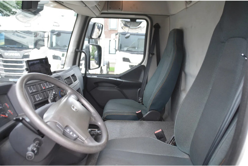 Volvo FL 280 4x2 + BOX - 294 TKM - AIRCO - DOUBLE CARGOFLOOR - ELEVATOR - REMOTE CONTROL - CAMERA - - Dobozos felépítményű teherautó: 5 kép. Volvo FL 280 4x2 + BOX - 294 TKM - AIRCO - DOUBLE CARGOFLOOR - ELEVATOR - REMOTE CONTROL - CAMERA - - Dobozos felépítményű teherautó: 5 kép.