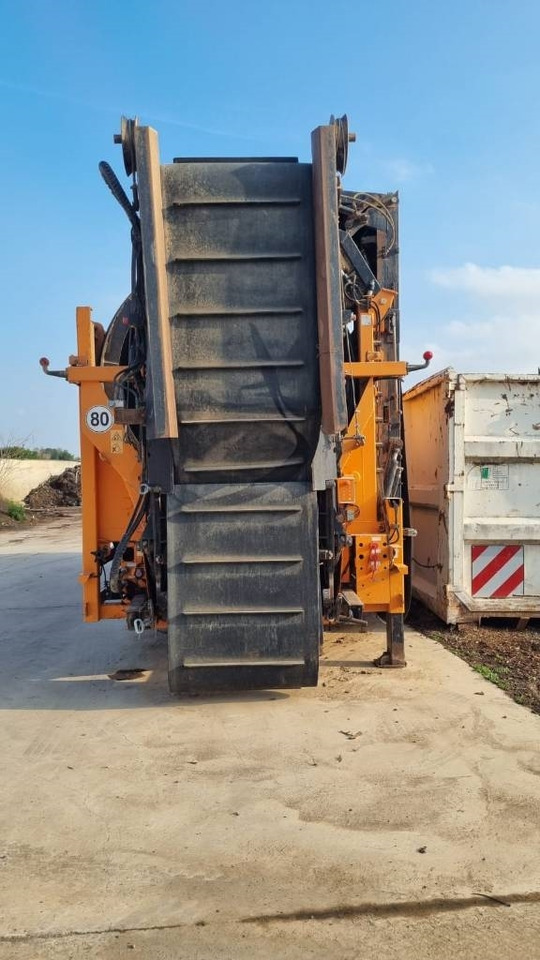 Doppstadt SM 620 - Osztályozó berendezés: 4 kép. Doppstadt SM 620 - Osztályozó berendezés: 4 kép.