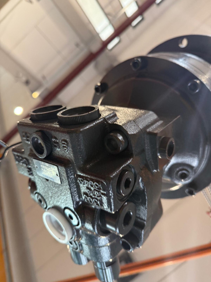Bonfiglioli CASE CX30 - Fordító motor - Építőipari gépek: 3 kép. Bonfiglioli CASE CX30 - Fordító motor - Építőipari gépek: 3 kép.
