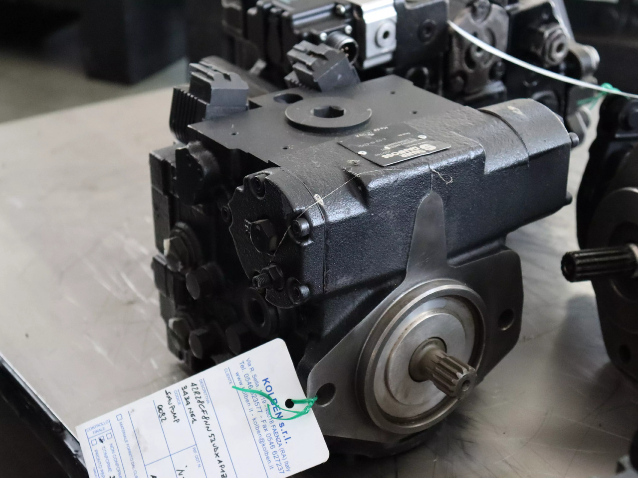 DANFOSS 42R28CF8NN53UDXAP1Z3434N61 - Hidraulikus szivattyú - Anyagmozgató gép: 1 kép. DANFOSS 42R28CF8NN53UDXAP1Z3434N61 - Hidraulikus szivattyú - Anyagmozgató gép: 1 kép.