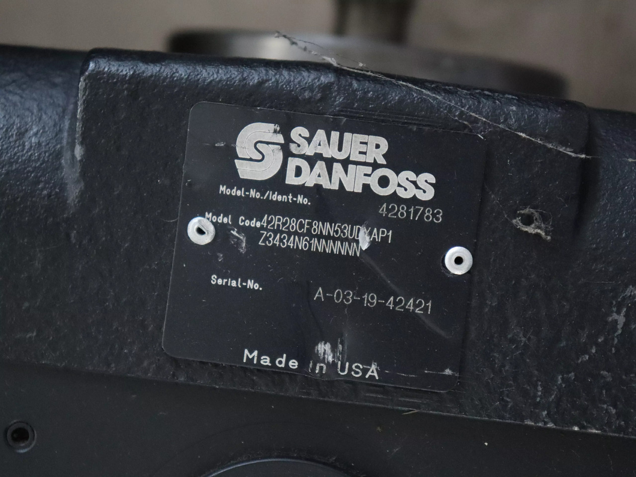 DANFOSS 42R28CF8NN53UDXAP1Z3434N61 - Hidraulikus szivattyú - Anyagmozgató gép: 4 kép. DANFOSS 42R28CF8NN53UDXAP1Z3434N61 - Hidraulikus szivattyú - Anyagmozgató gép: 4 kép.