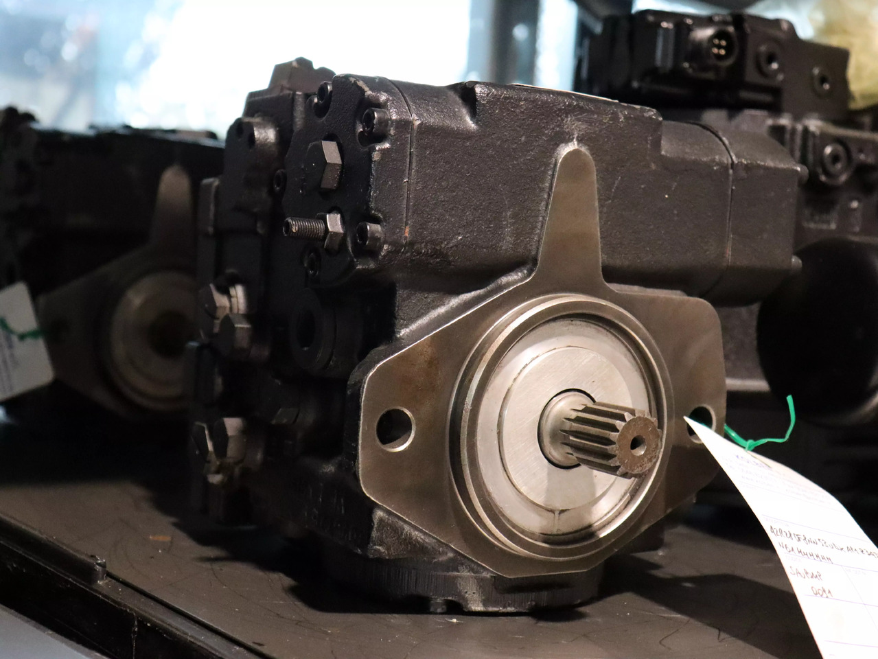 DANFOSS 42R28DF8NN53UDXAP1Z3434N61NNNNN - Hidraulikus szivattyú - Anyagmozgató gép: 1 kép. DANFOSS 42R28DF8NN53UDXAP1Z3434N61NNNNN - Hidraulikus szivattyú - Anyagmozgató gép: 1 kép.