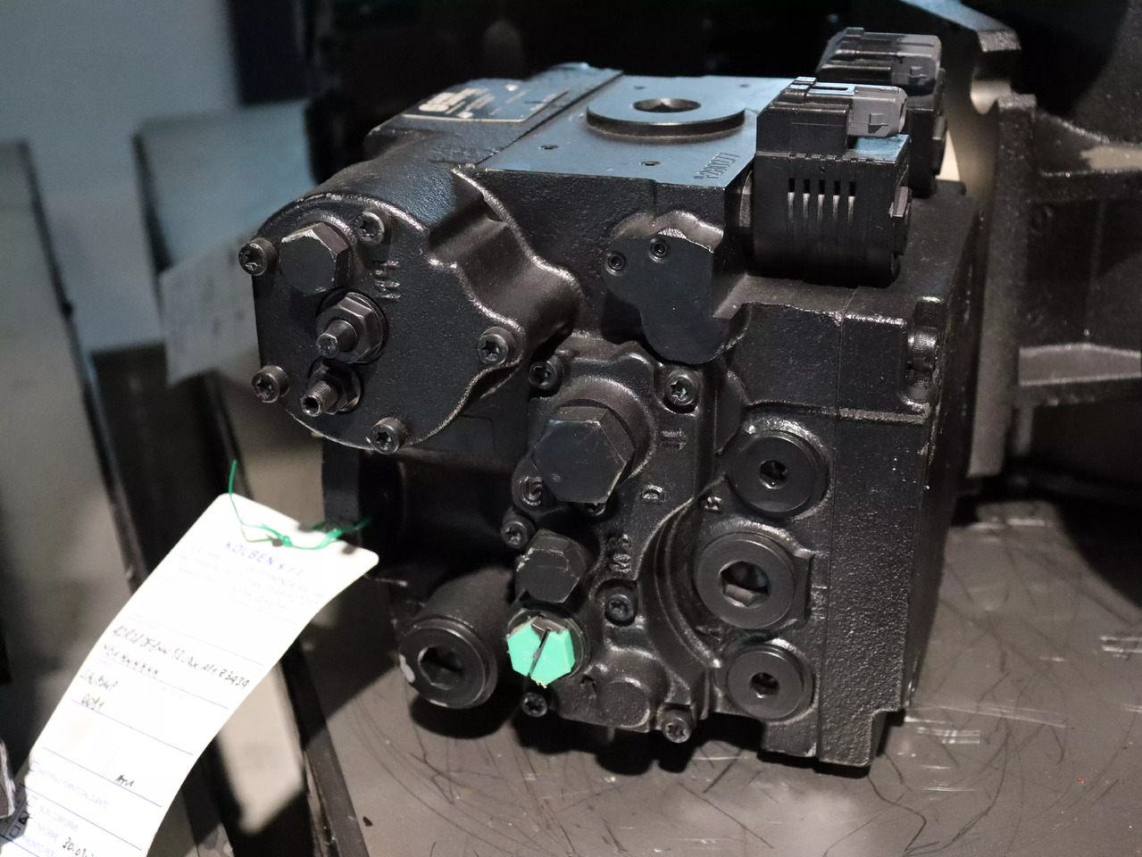 DANFOSS 42R28DF8NN53UDXAP1Z3434N61NNNNN - Hidraulikus szivattyú - Anyagmozgató gép: 3 kép. DANFOSS 42R28DF8NN53UDXAP1Z3434N61NNNNN - Hidraulikus szivattyú - Anyagmozgató gép: 3 kép.