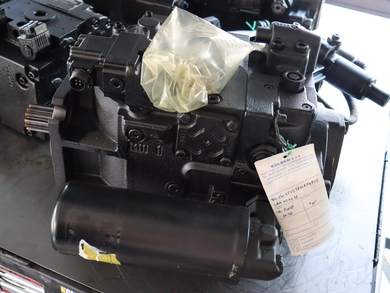 DANFOSS 90L130KPVBJ8ELRF4F03GBA424236 - Hidraulikus szivattyú - Anyagmozgató gép: 2 kép. DANFOSS 90L130KPVBJ8ELRF4F03GBA424236 - Hidraulikus szivattyú - Anyagmozgató gép: 2 kép.