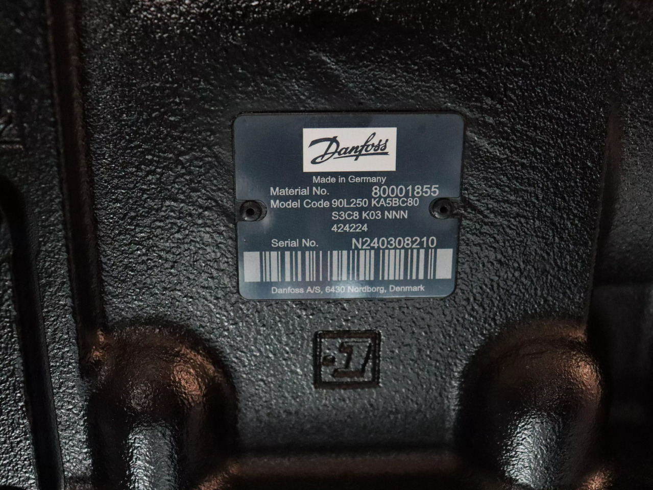 DANFOSS 90L250 KA5BC80 S3C8 K03 NNN 424224 - Hidraulikus szivattyú - Anyagmozgató gép: 4 kép. DANFOSS 90L250 KA5BC80 S3C8 K03 NNN 424224 - Hidraulikus szivattyú - Anyagmozgató gép: 4 kép.