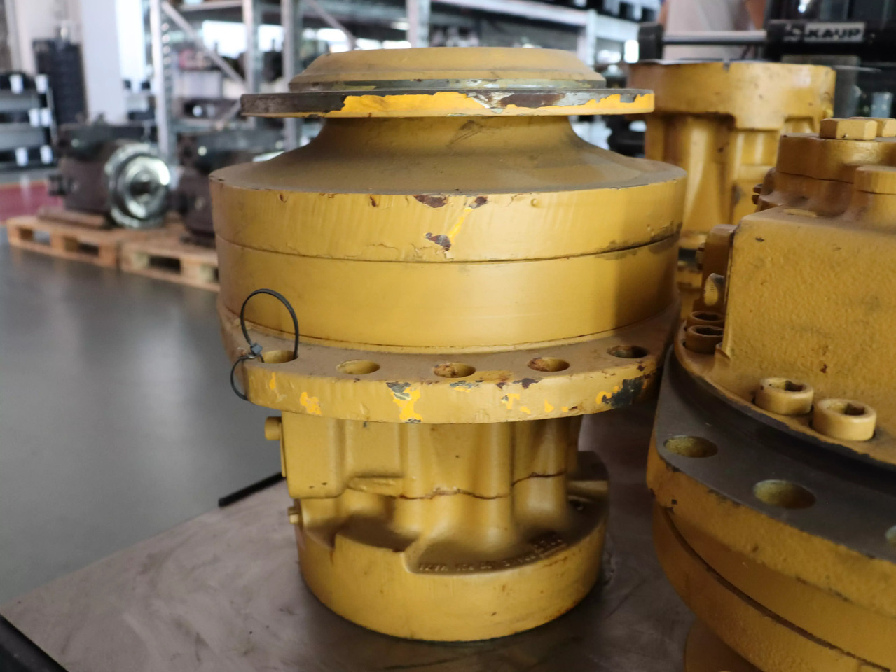 POCLAIN MS18-2-A21-F19-1410-5000 - Hidraulikus motor - Építőipari gépek: 1 kép. POCLAIN MS18-2-A21-F19-1410-5000 - Hidraulikus motor - Építőipari gépek: 1 kép.