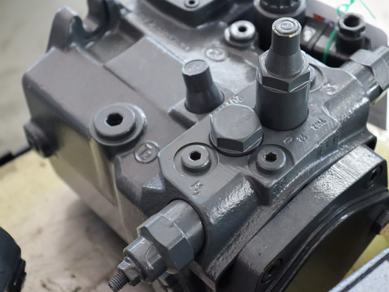 REXROTH A10VG45DA1D2/10R-NSC10F015SH - Hidraulikus szivattyú - Anyagmozgató gép: 3 kép. REXROTH A10VG45DA1D2/10R-NSC10F015SH - Hidraulikus szivattyú - Anyagmozgató gép: 3 kép.