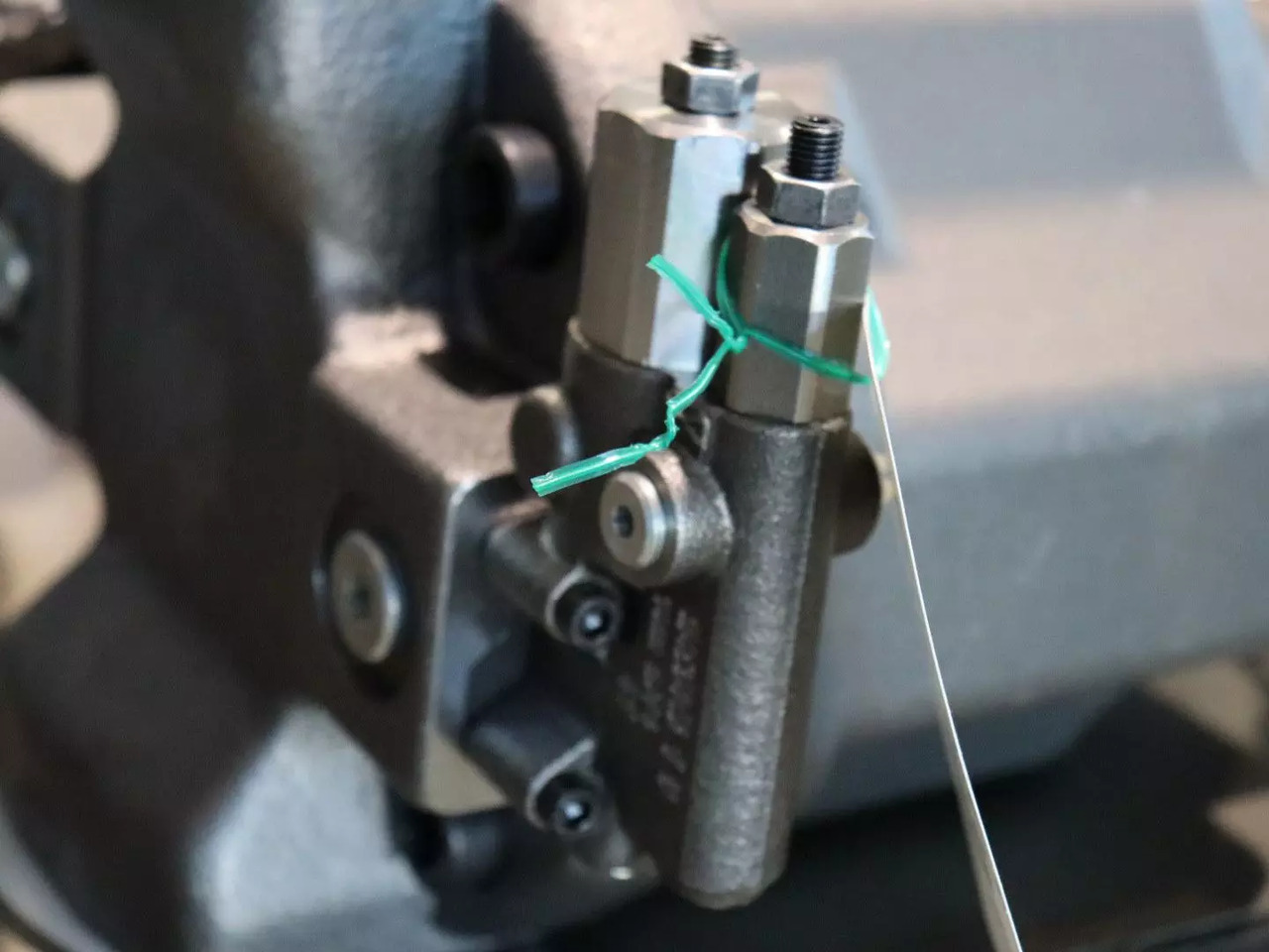 REXROTH A10VO100DFR/31L-VSC62N00 - Hidraulikus szivattyú - Anyagmozgató gép: 3 kép. REXROTH A10VO100DFR/31L-VSC62N00 - Hidraulikus szivattyú - Anyagmozgató gép: 3 kép.