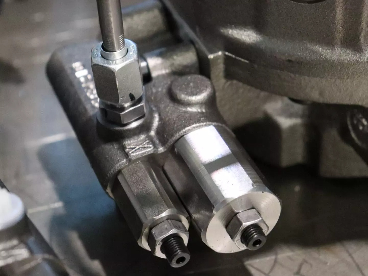 REXROTH A10VO28DFLR/31R-VSC62K01 - Hidraulikus motor - Építőipari gépek: 2 kép. REXROTH A10VO28DFLR/31R-VSC62K01 - Hidraulikus motor - Építőipari gépek: 2 kép.